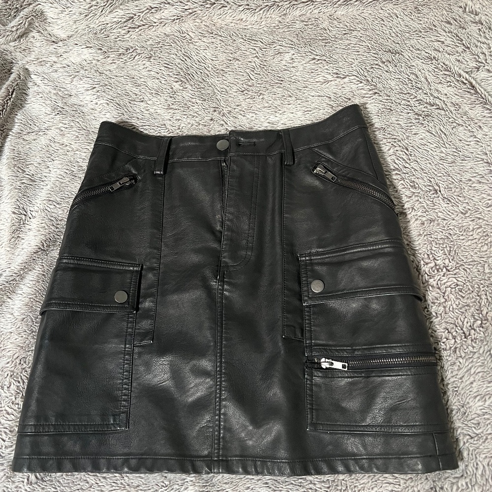 Black Feaux Leather Skirt with Pockets and Zippers Women’s Size Small
